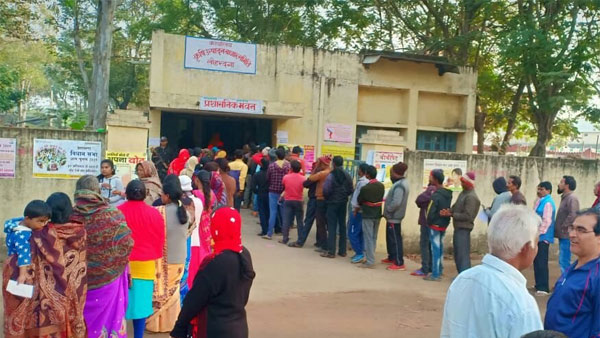 ఐఏఎన్ఎస్, సీ ఓటర్, ఏబీపీ ఎగ్జిట్ పోల్స్ ప్రకారం.