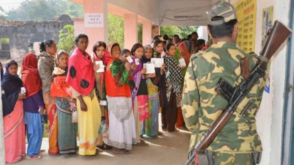 Jharkhand Assembly Election:One dead two injured in police firing at polling booth Jharkhand Assembly Election:One dead two injured in police firing at polling booth