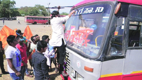 బస్సు సర్వీసుల నిలిపివేత..