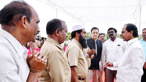 ఆర్టీసీ కార్మికులతో ఆత్మీయ సమావేశం .. కలిసి భోజనం