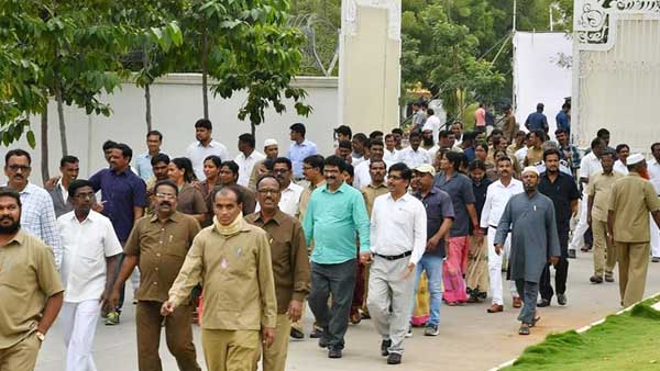 యూనియన్లకు రెండేళ్ళు ఎన్నికలు రద్దు చేసి నాయకులకు షాక్