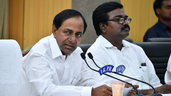 రెండు గంటలపాటు మాట్లాడిన కేసీఆర్ .. యూనియన్ నాయకులే టార్గెట్ గా పిట్ట కథ