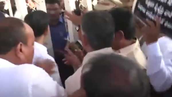 లోకేశ్ వద్దు మరీ వైఎస్ఆర్...