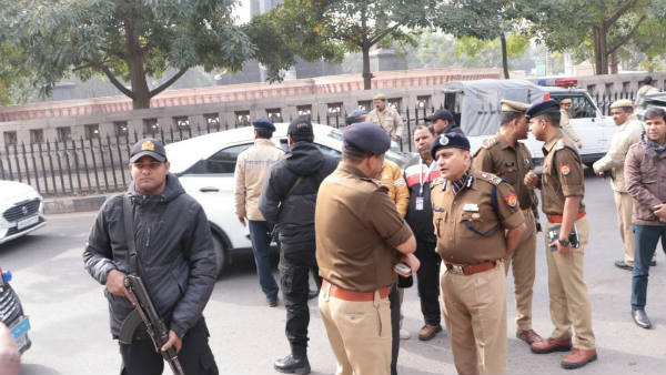 1 Dead, 3 Injured in Firing in Lucknow.. 1 Dead, 3 Injured in Firing in Lucknow..