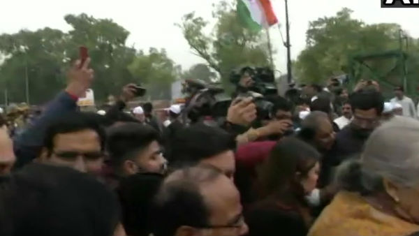 Citizenship Amendment Act row: AICC General Secretary Priyanka Gandhi Vadra hold dharna at India Gate Citizenship Amendment Act row: AICC General Secretary Priyanka Gandhi Vadra hold dharna at India Gate
