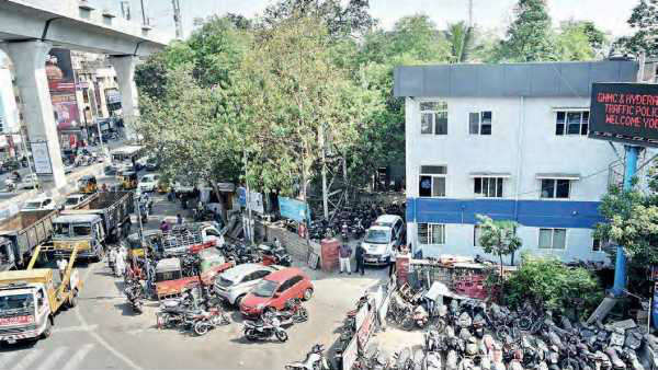 Woman Sets Herself On Fire In Front Of Hyderabad Police Station Woman Sets Herself On Fire In Front Of Hyderabad Police Station