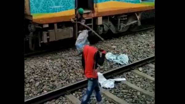 Protesters of Citizenship Amendment Act was A railway Station set on fire in West Bengal Protesters of Citizenship Amendment Act was A railway Station set on fire in West Bengal