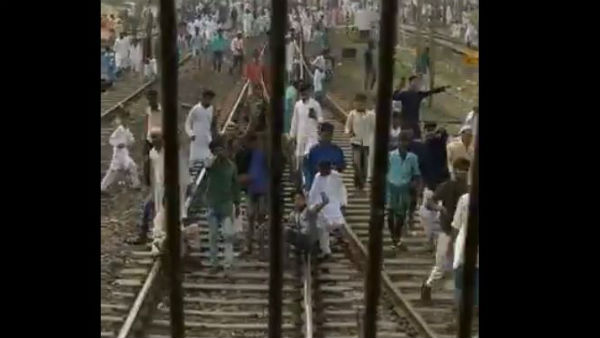 Protesters of Citizenship Amendment Act was A railway Station set on fire in West Bengal Protesters of Citizenship Amendment Act was A railway Station set on fire in West Bengal