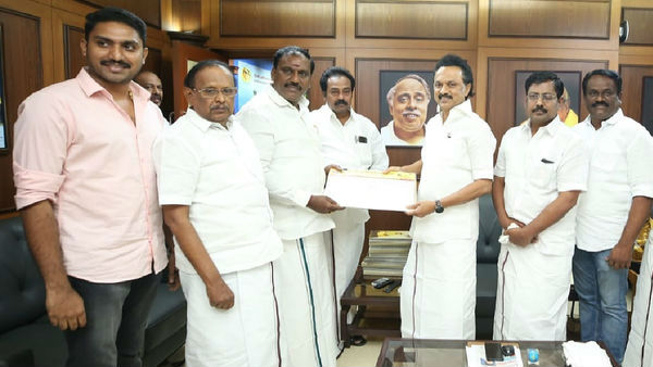 వ్యక్తిగతంగా కరుణానిధి, స్టాలిన్ అభిమానిని..