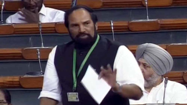 దిశా తల్లిదండ్రులను పోలీసులు అవమానించారు