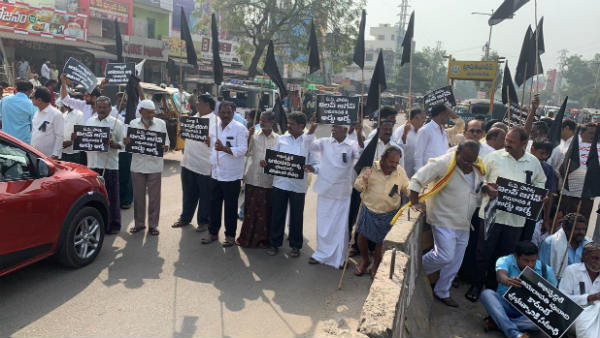 A farmer attempted suicide in penumaka village in Amravati against capital shifting A farmer attempted suicide in penumaka village in Amravati against capital shifting
