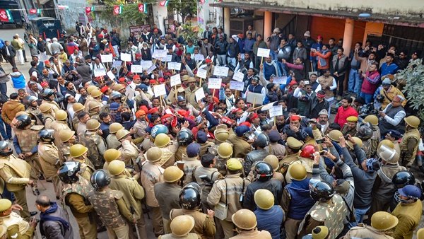 కర్ణాటకపై మండిపడిన మలయాళీలు