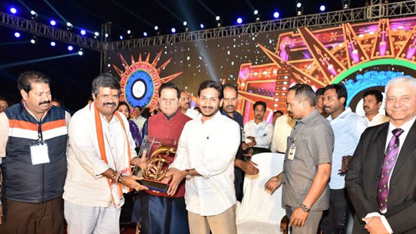 ముఖ్యమంత్రి విశాఖలో మౌనం వెనుక..