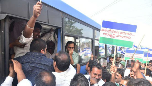 మూడు రాజధానుల ప్రకటనకు మద్దతుగా ఆర్కే .. షాక్ లో రాజధాని రైతులు