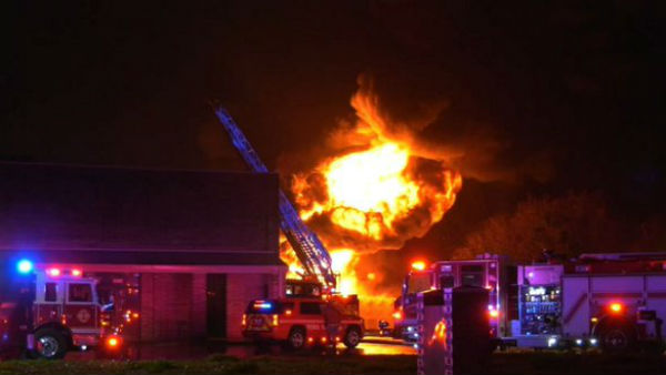 Huge explosion in Houston of Texas, damaging nearby homes Huge explosion in Houston of Texas, damaging nearby homes