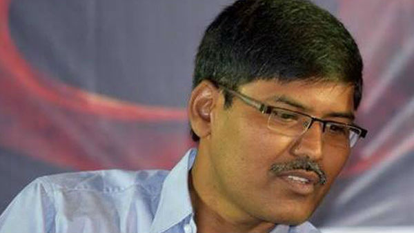 గడ్డపారతో తలుపు పగలగొట్టి..