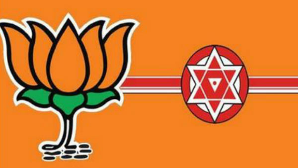 కాషాయమయమైన జనసేన..