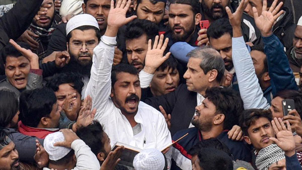 పాకిస్తాన్లో ఉన్నా సరైందే..