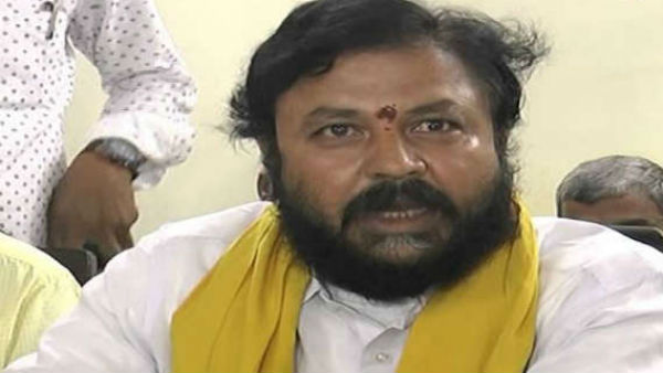 ఇంటి ముందేచింతమనేని ప్రభాకర్ ఆందోళన
