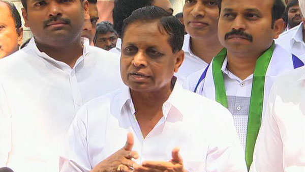 చంద్రబాబే ప్రధాన అడ్డంకి..