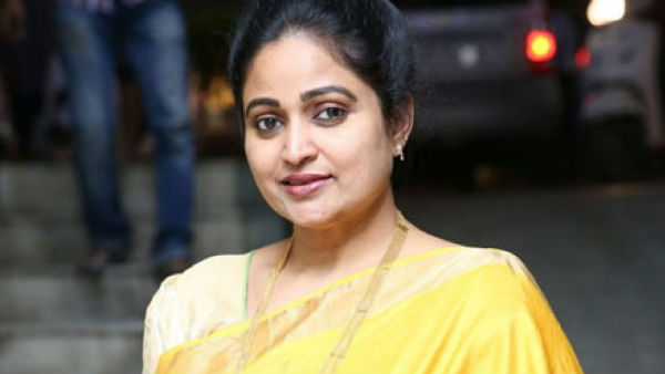 మహిళలను కించపరిచే వ్యాఖ్యలు చెయ్యటం తప్పని తెలియదా అని ప్రశ్న
