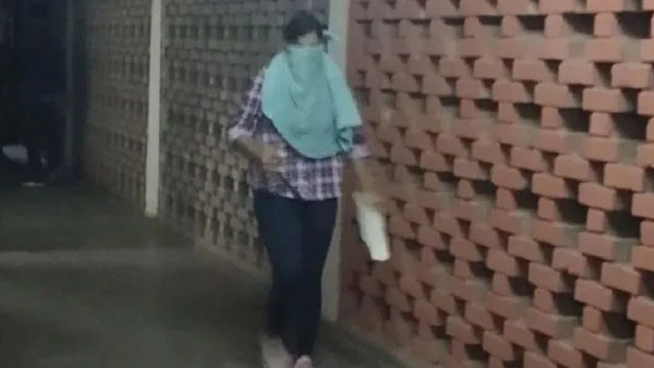 ముసుగు అమ్మాయి ఔట్ సైడర్..