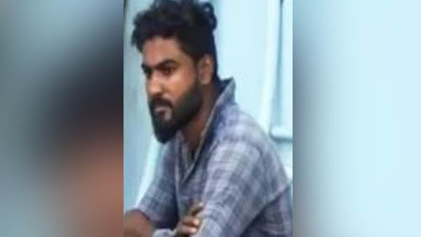 మద్యం తాగుతూ ఎంజాయ్
