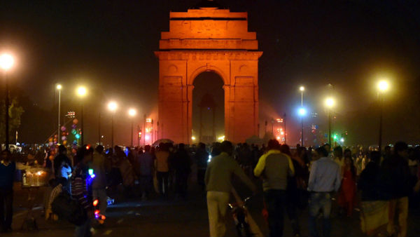 50,000 gather at India Gate; metro stations shut 50,000 gather at India Gate; metro stations shut
