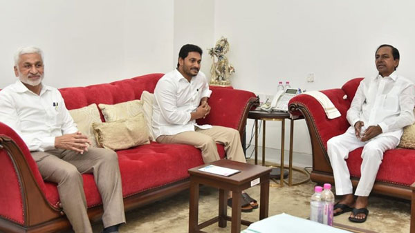 సాదర స్వాగతం.. సాయిరెడ్డి చర్య..