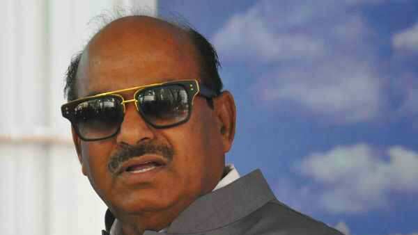 తలలేని రాజధానితో..