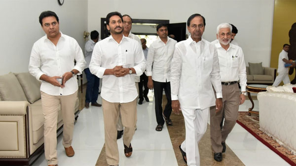 ప్రధాన ప్రతిపక్షాల పాత్రపై