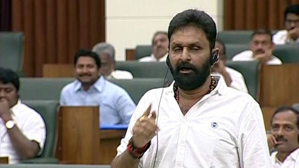 అసెంబ్లీ మెట్లపై కూడా