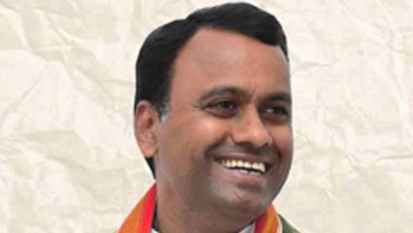 ప్రమాణ పత్రాలను చించేసిన ఎమ్మెల్యే రాజగోపాల్రెడ్డి