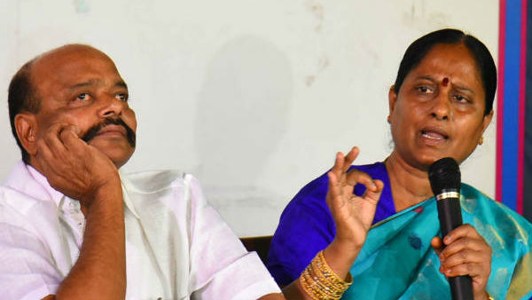 వరంగల్ తూర్పు ఎమ్మెల్యే నరేందర్ కు షాక్ ఇవ్వనున్న కొండా దంపతులు