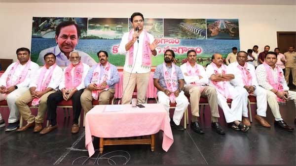 కోటలు దాటుతోన్న మాటలు..