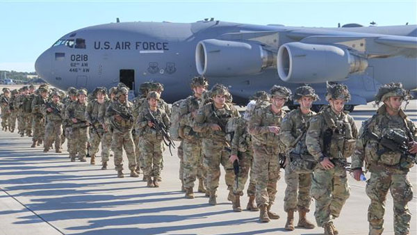 US army paratroopers arrived at Kuwait air base US army paratroopers arrived at Kuwait air base
