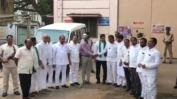 ఒక సామాజిక వర్గాన్ని ఇబ్బందులు పెట్టడానికే..