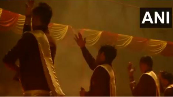 Uttar Pradesh: Ganga Aarti in Varanasi on the first morning of the year 2020 Uttar Pradesh: Ganga Aarti in Varanasi on the first morning of the year 2020