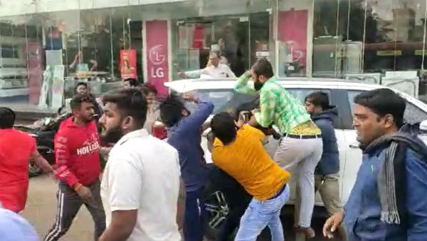 పోలీసుల లాఠీ ఛార్జీ