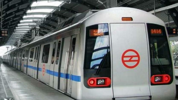 Panic atmosphere in Delhi,metro stations shut:Gopal goes live on facebook before shooting Panic atmosphere in Delhi,metro stations shut:Gopal goes live on facebook before shooting