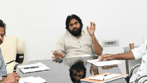 జనసేన కార్యాలయంలో పవన్ కళ్యాణ్..