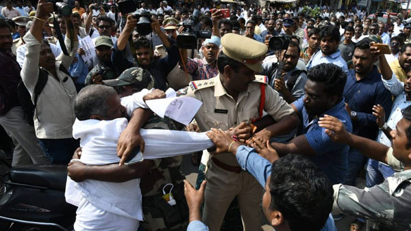 పోలీసు జులుం..