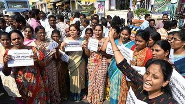 అమరావతి రైతులకు మద్దతుగా గుంటూరు కలెక్టరేట్ ముందు దీక్ష
