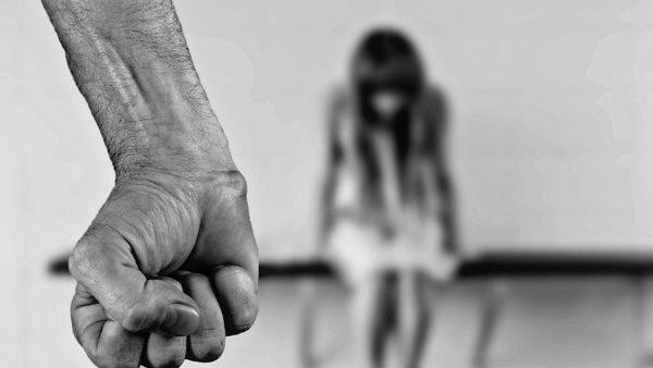 వీడియోలు వైరల్ చేసిన ఇంటి యజమాని..