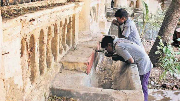 విద్యార్థులకు లేని తాగునీటి వసతి