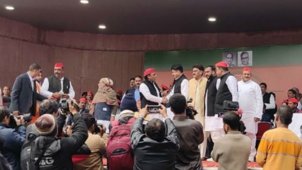Shock to Yogi: Hindu Yuva vahini former chief Sunil Singh Joins Samajwadi party Shock to Yogi: Hindu Yuva vahini former chief Sunil Singh Joins Samajwadi party