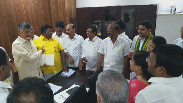 ఉండవల్లికి తరలిన ఎమ్మెల్సీలు..