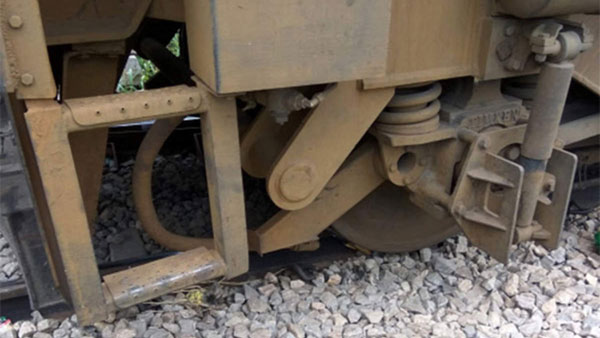 LTT express derailed near Cuttack in Odisha..50 passengers injured LTT express derailed near Cuttack in Odisha..50 passengers injured