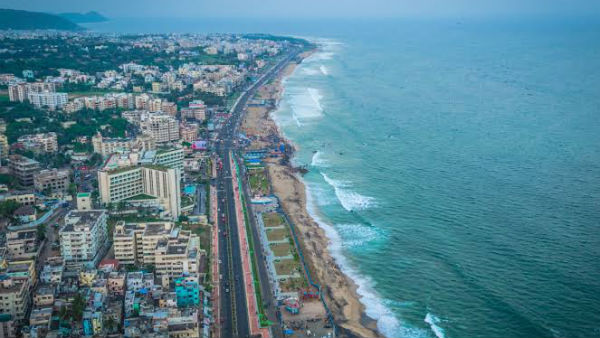 భీమిలీకి ఉద్యోగుల తాకిడి..