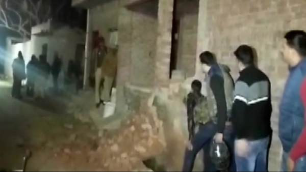criminal holds over 20 children and women hostage in uttar pradesh criminal holds over 20 children and women hostage in uttar pradesh
